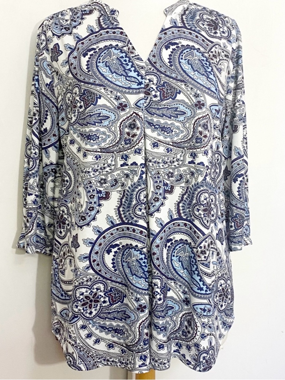 Valolia Women's Blue Paisley V-Neck Tunic Knit Blouse XXL